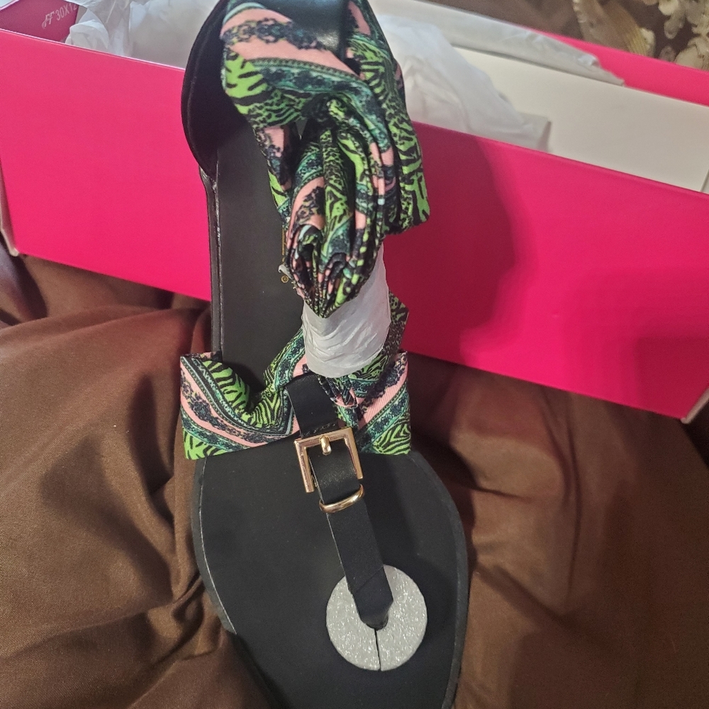 Sandals - Picture 2 of 3